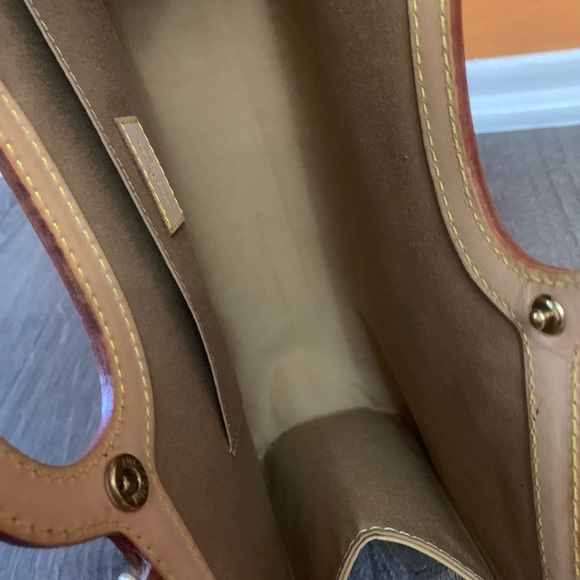 Roxbury - Picture 5 of 16